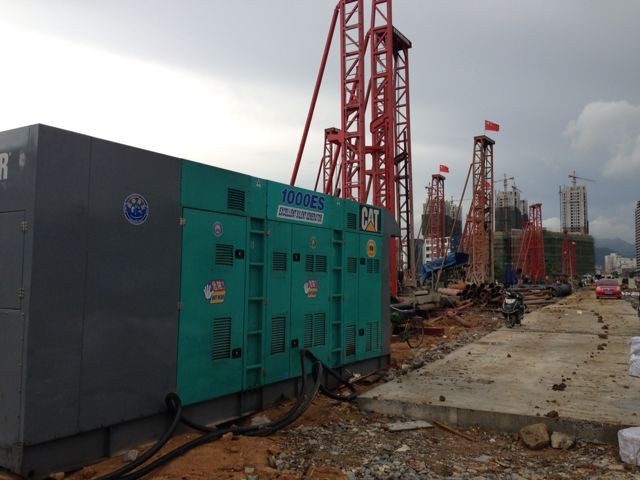 徐州發(fā)電機(jī)出租租賃工程施工租用靜音1000KW發(fā)電機(jī)組施工現(xiàn)場