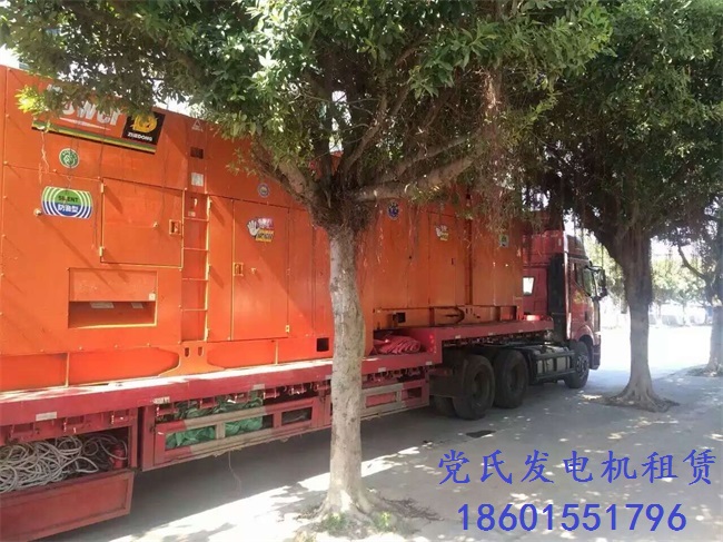 六安舒城發(fā)電機(jī)出租租賃安徽工程租用5臺(tái)500kw柴油發(fā)電機(jī)組準(zhǔn)備出發(fā)