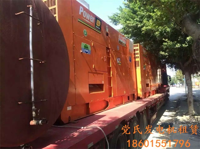 六安霍邱發(fā)電機(jī)出租租賃安徽工程租用5臺(tái)500kw柴油發(fā)電機(jī)組準(zhǔn)備出發(fā)